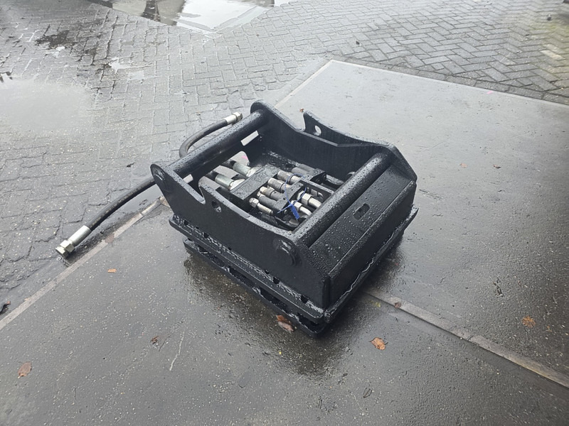 Kopplaat steelwrist oq80 oilquick 80 - Бързо сменник за Строителна техника: снимка 3 Kopplaat steelwrist oq80 oilquick 80 - Бързо сменник за Строителна техника: снимка 3