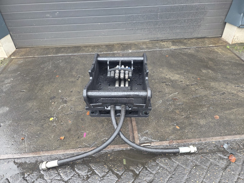 Kopplaat steelwrist oq80 oilquick 80 - Бързо сменник за Строителна техника: снимка 1 Kopplaat steelwrist oq80 oilquick 80 - Бързо сменник за Строителна техника: снимка 1