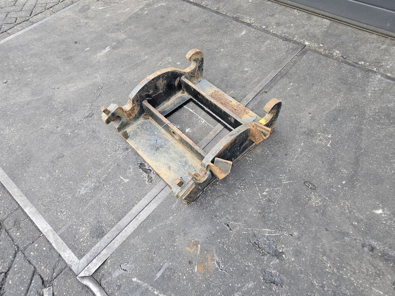 Kopplaat verachtert eurosteel cw 30 cw40 kopplaat adaptorplate - Бързо сменник за Строителна техника: снимка 2 Kopplaat verachtert eurosteel cw 30 cw40 kopplaat adaptorplate - Бързо сменник за Строителна техника: снимка 2