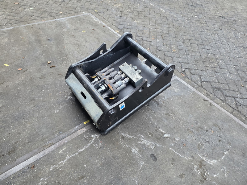 Oilquick kopplaat oq70/55 adaptor plate oilquick 70 55 steelwrist - Бързо сменник за Строителна техника: снимка 4 Oilquick kopplaat oq70/55 adaptor plate oilquick 70 55 steelwrist - Бързо сменник за Строителна техника: снимка 4