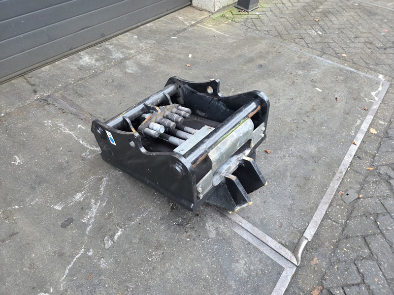 Oilquick kopplaat oq70/55 adaptor plate oilquick 70 55 steelwrist - Бързо сменник за Строителна техника: снимка 5 Oilquick kopplaat oq70/55 adaptor plate oilquick 70 55 steelwrist - Бързо сменник за Строителна техника: снимка 5