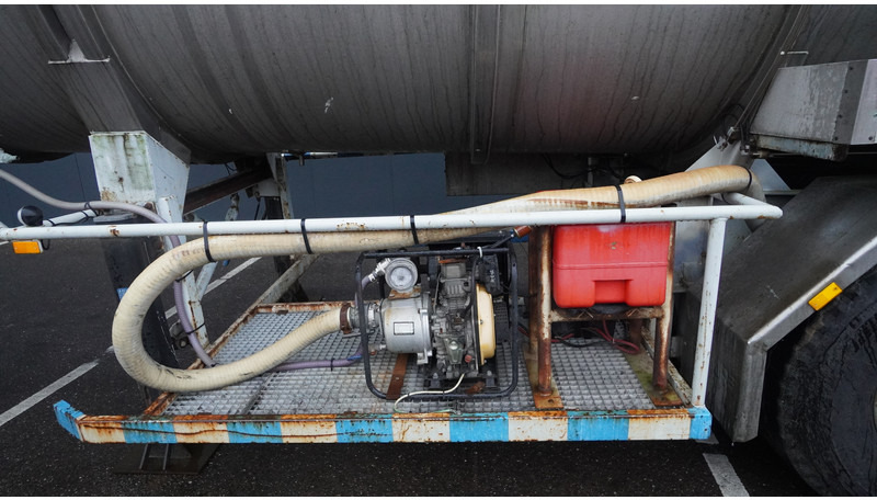 Burg 3 AXLE WATER TANK 29.975LTR - Полуремарке цистерна: снимка 4 Burg 3 AXLE WATER TANK 29.975LTR - Полуремарке цистерна: снимка 4
