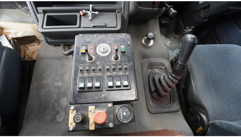 DAF 65.180 ATI STREET SWEPER RH DRIVE MANUAL GARBOX 96.000KM - Мотометачна машина: снимка 5 DAF 65.180 ATI STREET SWEPER RH DRIVE MANUAL GARBOX 96.000KM - Мотометачна машина: снимка 5