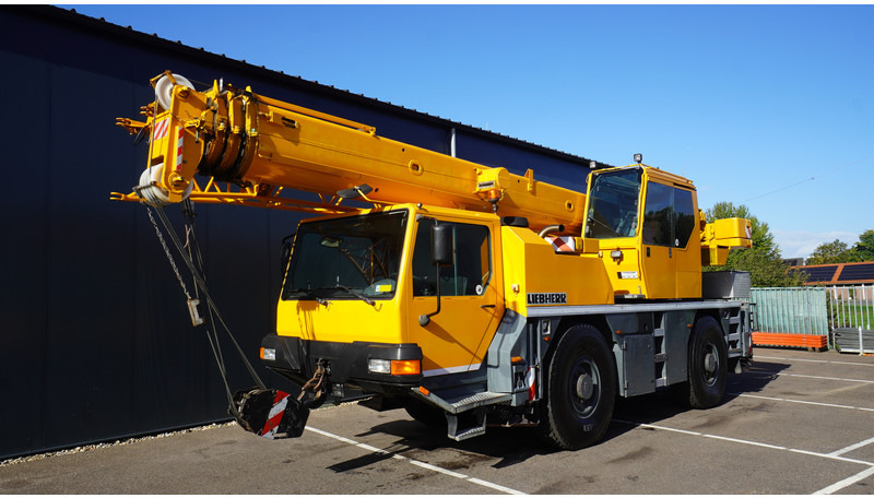 Liebherr LTM 1030-2.1 WITH JIB - Камион с кран: снимка 4 Liebherr LTM 1030-2.1 WITH JIB - Камион с кран: снимка 4