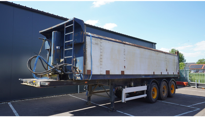 Renders 3 AXLE TIPPER TRAILER - Самосвал полуремарке: снимка 2 Renders 3 AXLE TIPPER TRAILER - Самосвал полуремарке: снимка 2
