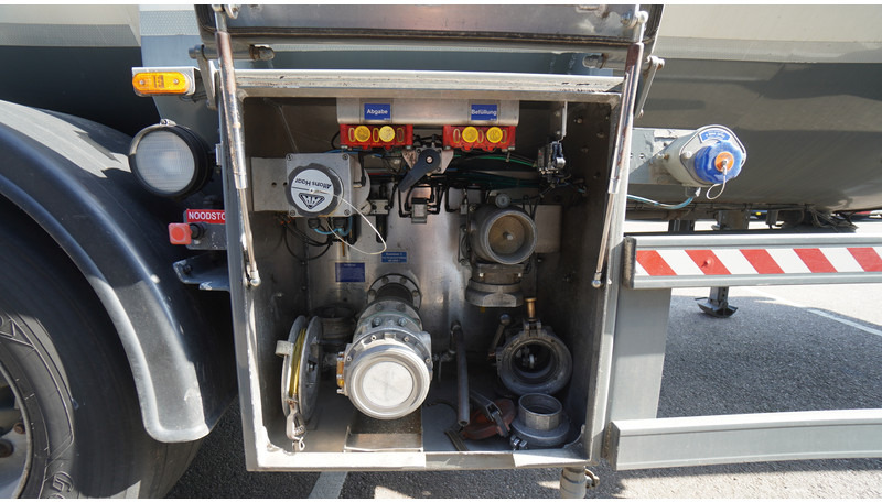 Schrader 3 AXLE ADR CHEMIE TANK TRAILER 40.000LTR - Полуремарке цистерна: снимка 5 Schrader 3 AXLE ADR CHEMIE TANK TRAILER 40.000LTR - Полуремарке цистерна: снимка 5