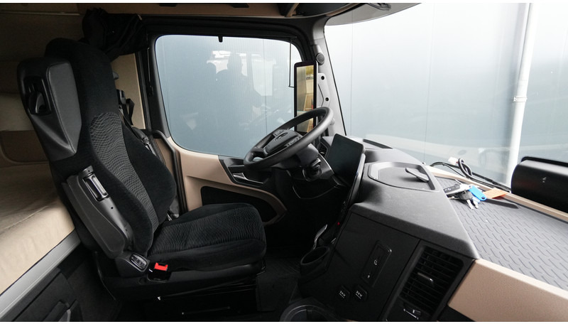 Mercedes-Benz ACTROS 1945 GIGASPACE 649.700KM - Влекач: снимка 5 Mercedes-Benz ACTROS 1945 GIGASPACE 649.700KM - Влекач: снимка 5