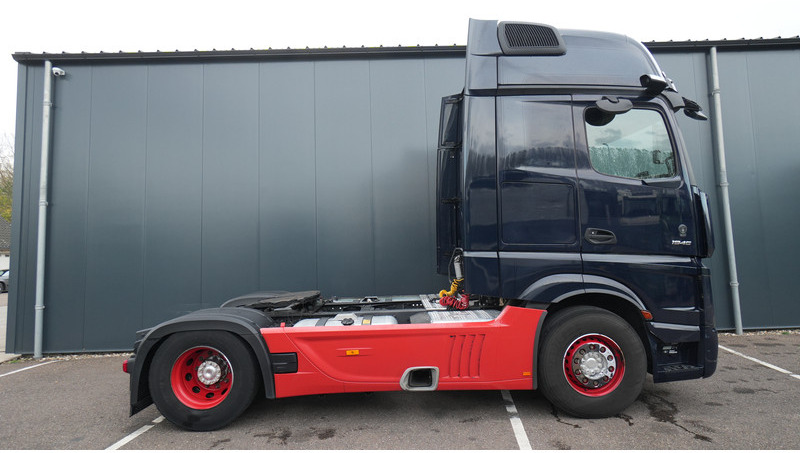 Mercedes-Benz ACTROS 1945 GIGASPACE 649.700KM - Влекач: снимка 2 Mercedes-Benz ACTROS 1945 GIGASPACE 649.700KM - Влекач: снимка 2