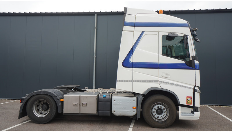 Volvo FH 420 ADR EURO 6 GLOBETROTTER - Влекач: снимка 2 Volvo FH 420 ADR EURO 6 GLOBETROTTER - Влекач: снимка 2