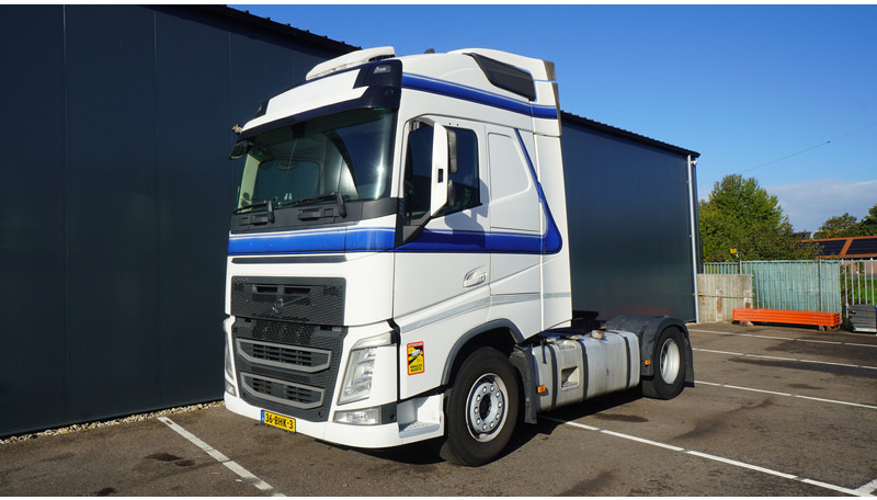 Volvo FH 420 EURO 6 GLOBETROTTER WITH TRS - Влекач: снимка 3 Volvo FH 420 EURO 6 GLOBETROTTER WITH TRS - Влекач: снимка 3