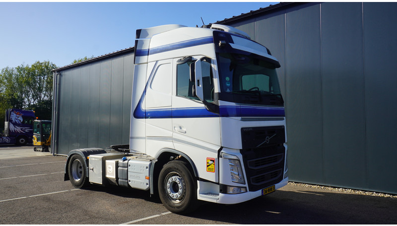 Volvo FH 420 EURO 6 GLOBETROTTER WITH TRS - Влекач: снимка 4 Volvo FH 420 EURO 6 GLOBETROTTER WITH TRS - Влекач: снимка 4
