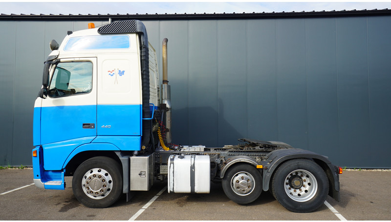 Volvo FH 440 6X2 GLOBETROTTER EURO 3 - Влекач: снимка 1 Volvo FH 440 6X2 GLOBETROTTER EURO 3 - Влекач: снимка 1