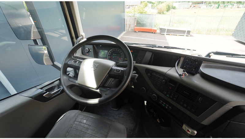 Volvo FH 460 8X2 20 FT CONTAINER TRANSPORT TRUCK - Контейнеровоз/ Сменна каросерия камион: снимка 5 Volvo FH 460 8X2 20 FT CONTAINER TRANSPORT TRUCK - Контейнеровоз/ Сменна каросерия камион: снимка 5