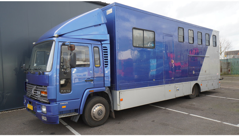 Volvo FL 6-9 HORSE TRANSPORT 341.000KM MANUAL GEARBOX - Камион за коне: снимка 3 Volvo FL 6-9 HORSE TRANSPORT 341.000KM MANUAL GEARBOX - Камион за коне: снимка 3
