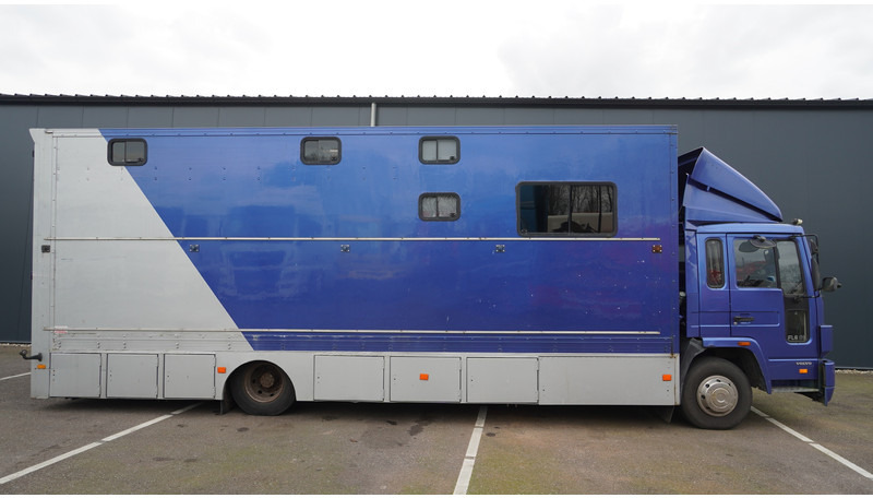Volvo FL 6-9 HORSE TRANSPORT 341.000KM MANUAL GEARBOX - Камион за коне: снимка 2 Volvo FL 6-9 HORSE TRANSPORT 341.000KM MANUAL GEARBOX - Камион за коне: снимка 2