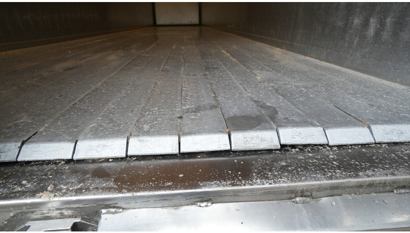 Kraker 3 AXLE WALKING FLOOR TRAILER - С плъзгащ под полуремарке: снимка 5 Kraker 3 AXLE WALKING FLOOR TRAILER - С плъзгащ под полуремарке: снимка 5