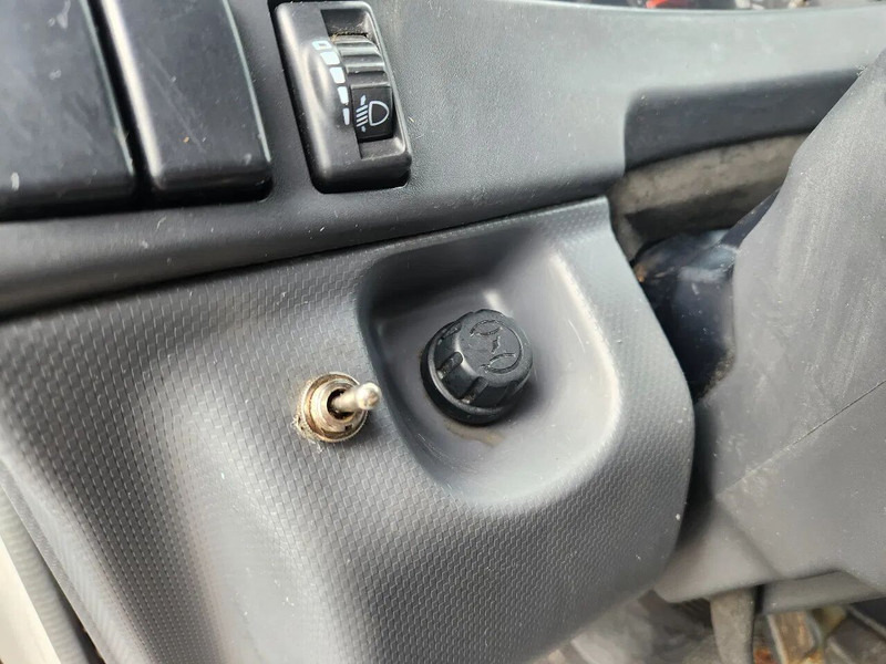 Бус самосвал Isuzu N 2011, 3.0L, Euro 5, 157000km, Manual, New APK/TUV: снимка 17