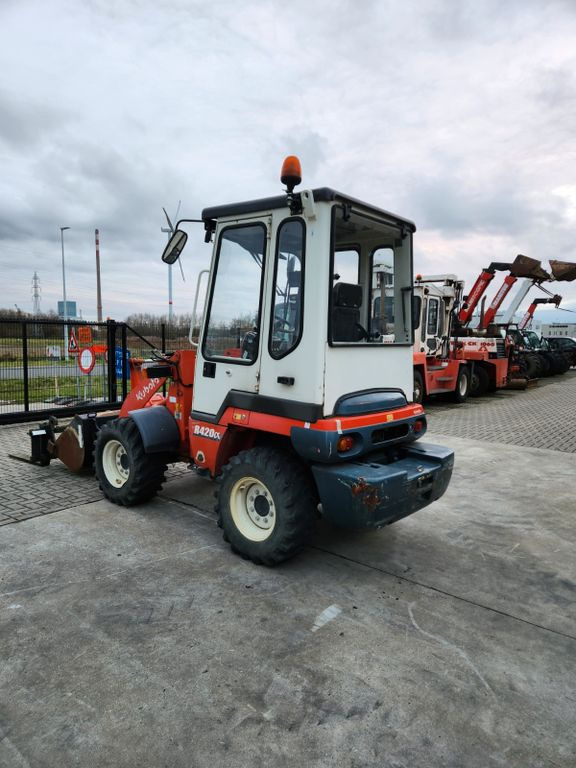 Kubota R420 - Колесен товарач: снимка 3 Kubota R420 - Колесен товарач: снимка 3