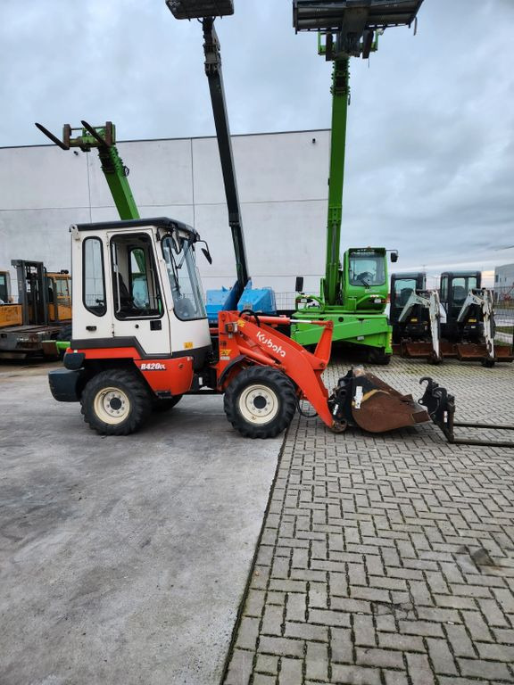 Kubota R420 - Колесен товарач: снимка 5 Kubota R420 - Колесен товарач: снимка 5