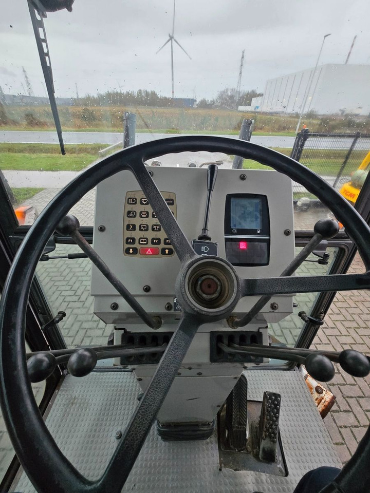 Грейдер New Holland F106.6: снимка 16