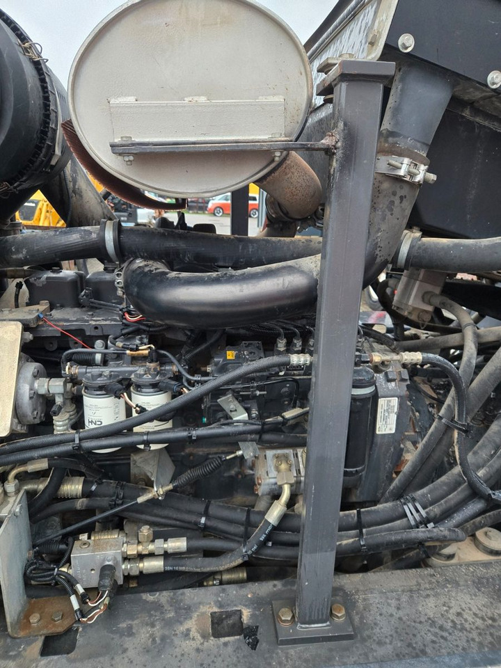 Грейдер New Holland F106.6: снимка 12