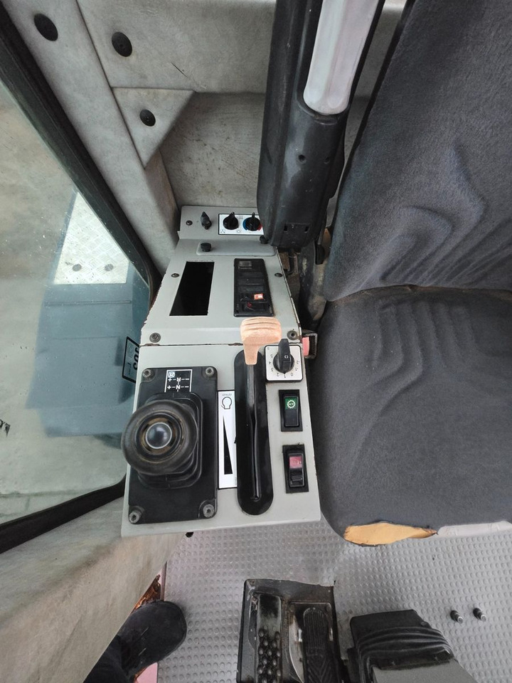 Грейдер New Holland F106.6: снимка 14