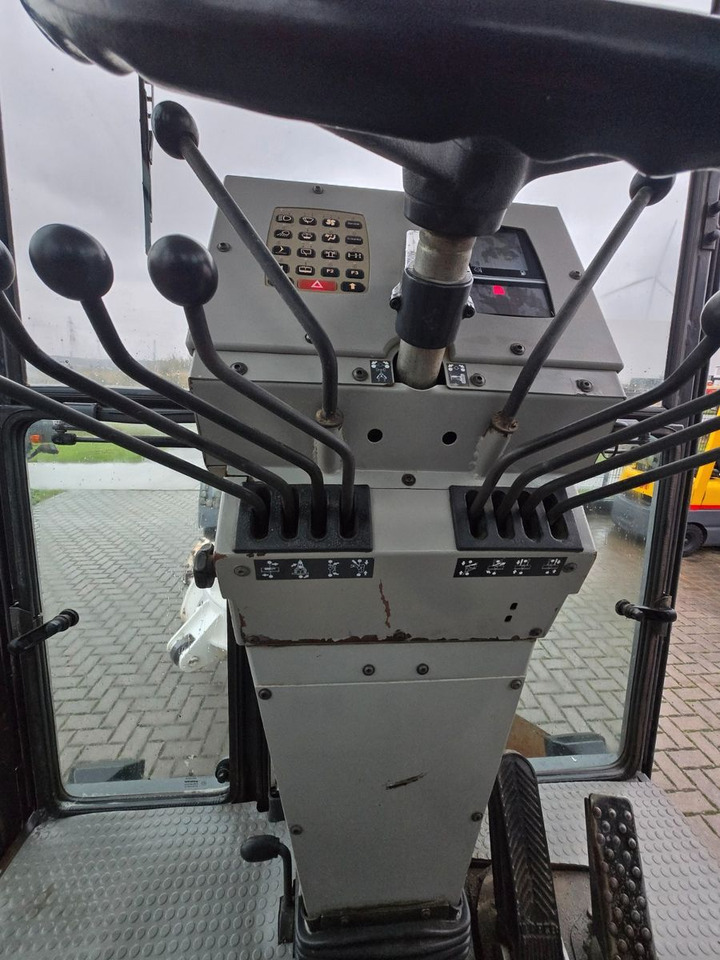 Грейдер New Holland F106.6: снимка 15