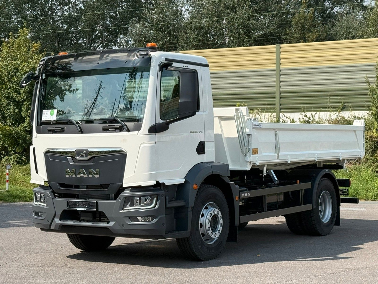 MAN TGM 18.320 4X2 / Euro 6e 3-Seiten-Kipper - Самосвал камион: снимка 1 MAN TGM 18.320 4X2 / Euro 6e 3-Seiten-Kipper - Самосвал камион: снимка 1