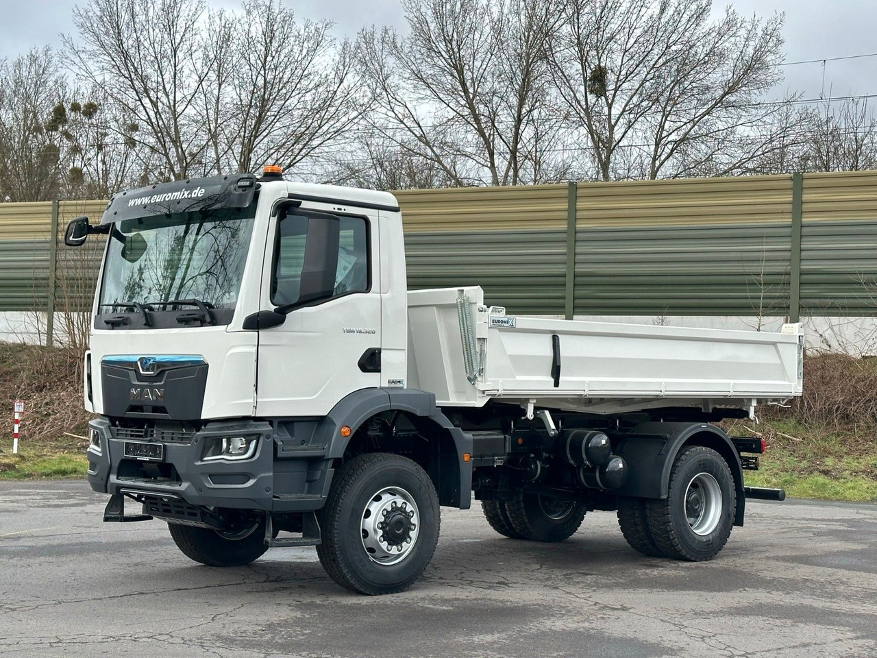 MAN TGM 18.320 4X4 Euro 6e Euromix 3-Seiten-Kipper - Самосвал камион: снимка 3 MAN TGM 18.320 4X4 Euro 6e Euromix 3-Seiten-Kipper - Самосвал камион: снимка 3