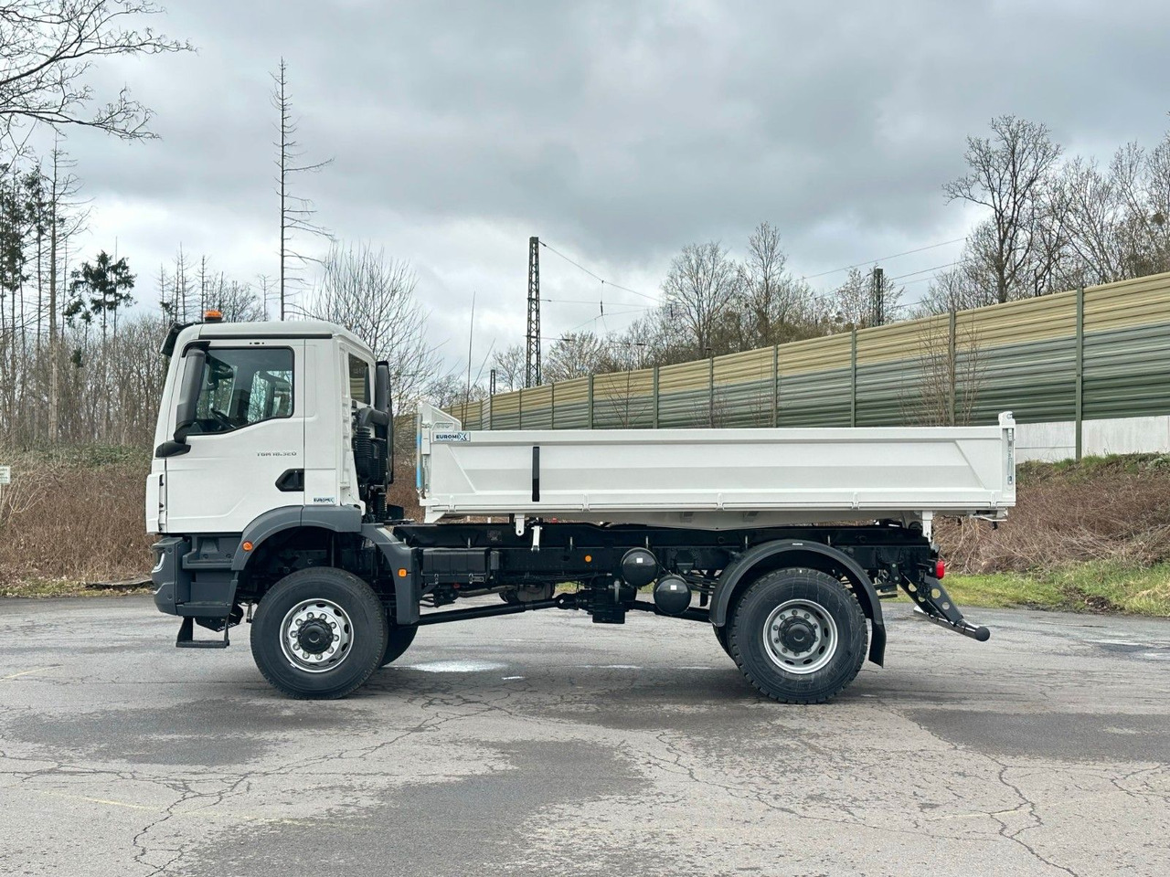 MAN TGM 18.320 4X4 Euro 6e Euromix 3-Seiten-Kipper - Самосвал камион: снимка 4 MAN TGM 18.320 4X4 Euro 6e Euromix 3-Seiten-Kipper - Самосвал камион: снимка 4