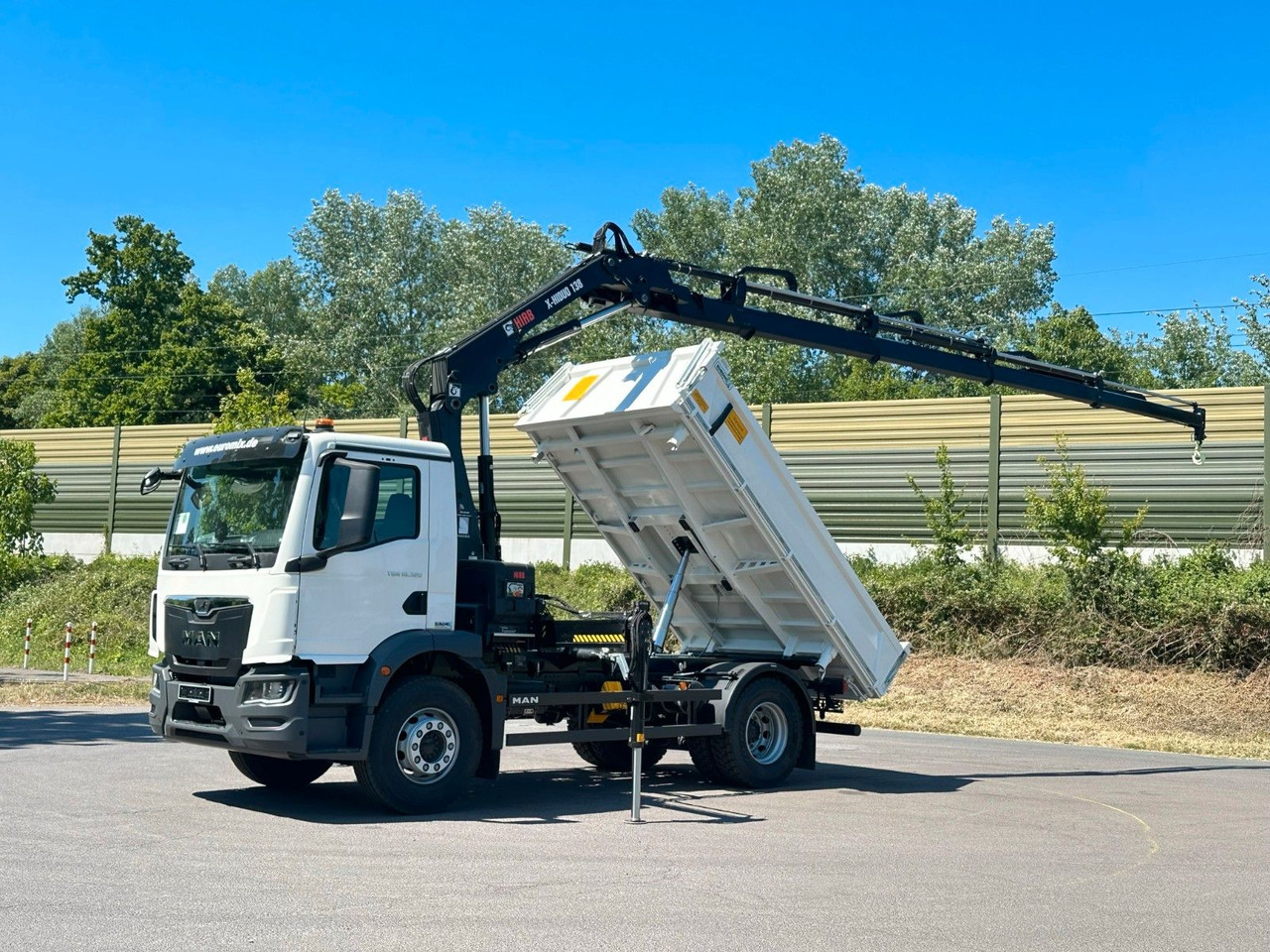 MAN TGM 18.320 4x2 Euro6e Hiab X-HiDuo 138DS-4 - Самосвал камион, Камион с кран: снимка 1 MAN TGM 18.320 4x2 Euro6e Hiab X-HiDuo 138DS-4 - Самосвал камион, Камион с кран: снимка 1