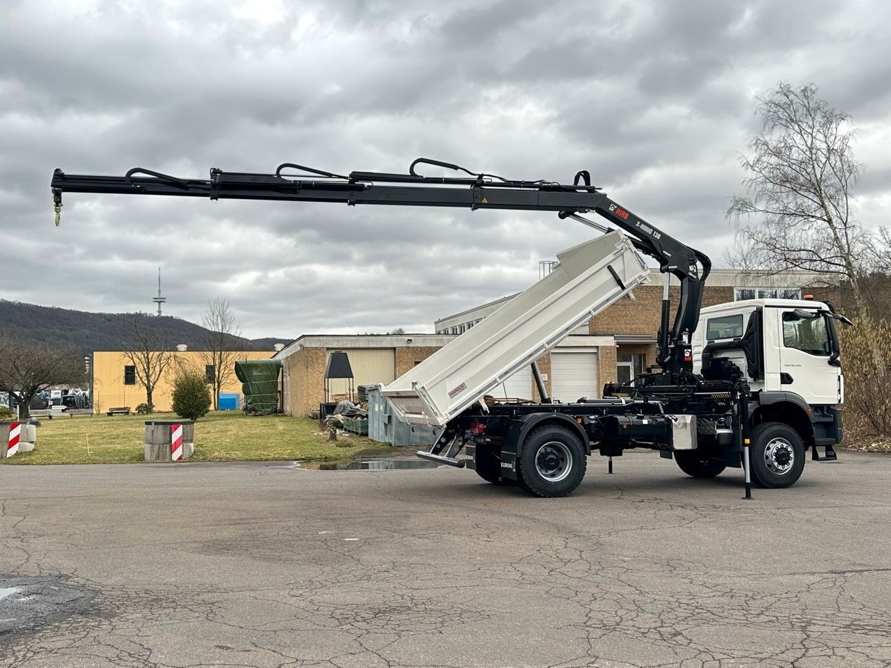 MAN TGM 18.320 4x4 Euro6e Hiab X-HiDuo 138DS-3 - Самосвал камион, Камион с кран: снимка 2 MAN TGM 18.320 4x4 Euro6e Hiab X-HiDuo 138DS-3 - Самосвал камион, Камион с кран: снимка 2