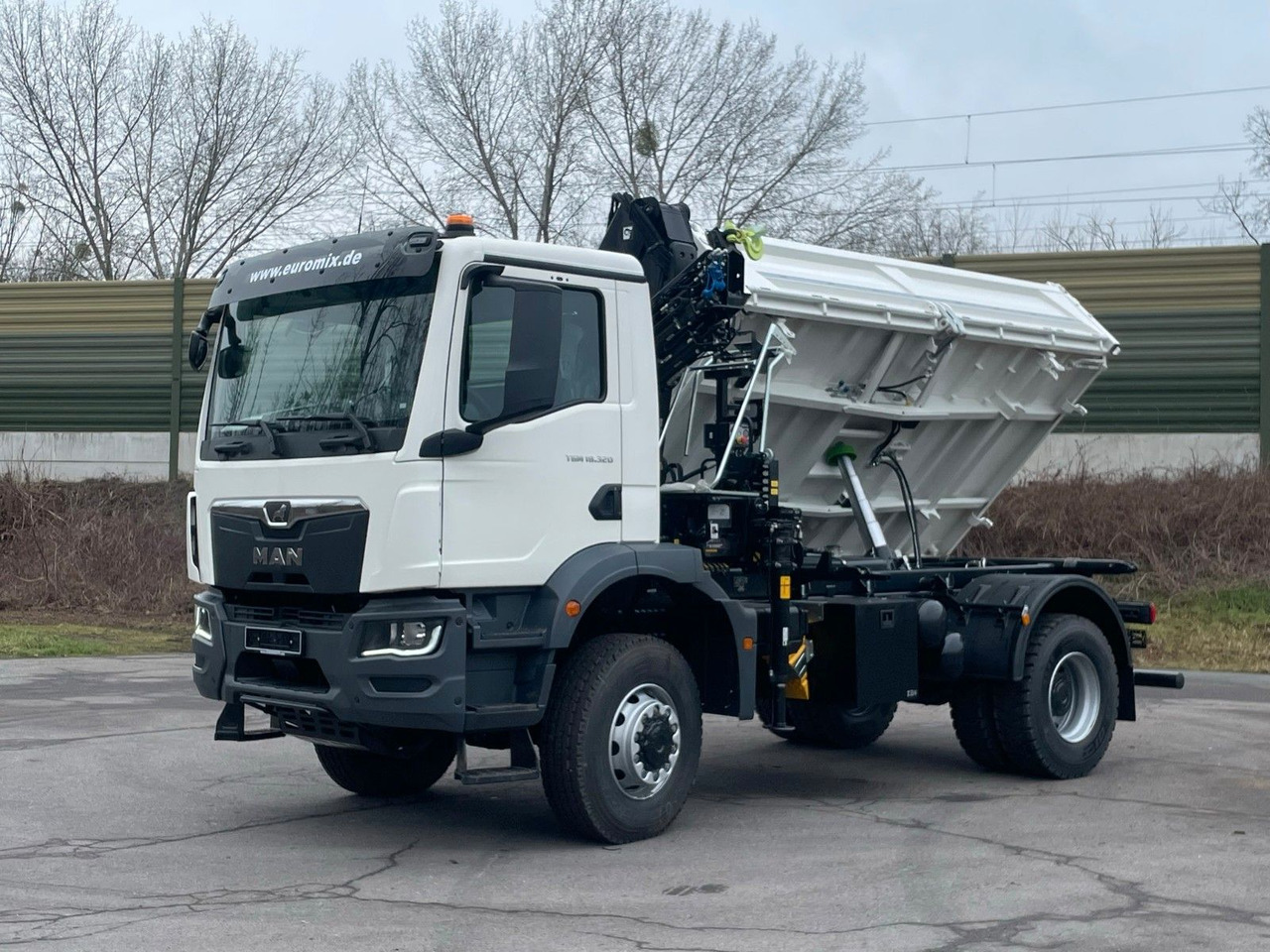 MAN TGM 18.320 4x4 Euro6e Hiab X-HiDuo 138DS-3 - Самосвал камион, Камион с кран: снимка 2 MAN TGM 18.320 4x4 Euro6e Hiab X-HiDuo 138DS-3 - Самосвал камион, Камион с кран: снимка 2