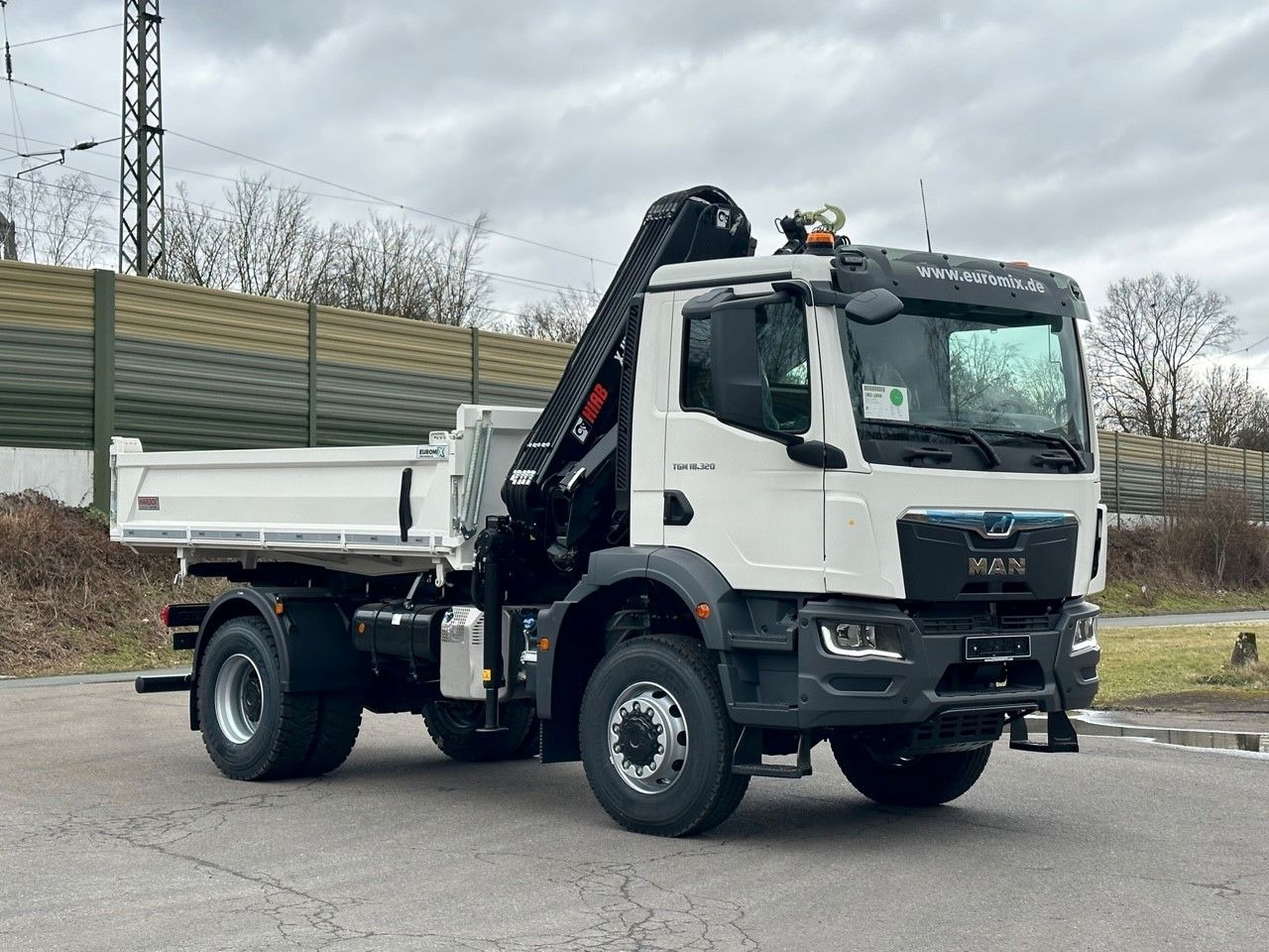 MAN TGM 18.320 4x4 Euro6e Hiab X-HiDuo 138DS-3 - Самосвал камион, Камион с кран: снимка 3 MAN TGM 18.320 4x4 Euro6e Hiab X-HiDuo 138DS-3 - Самосвал камион, Камион с кран: снимка 3