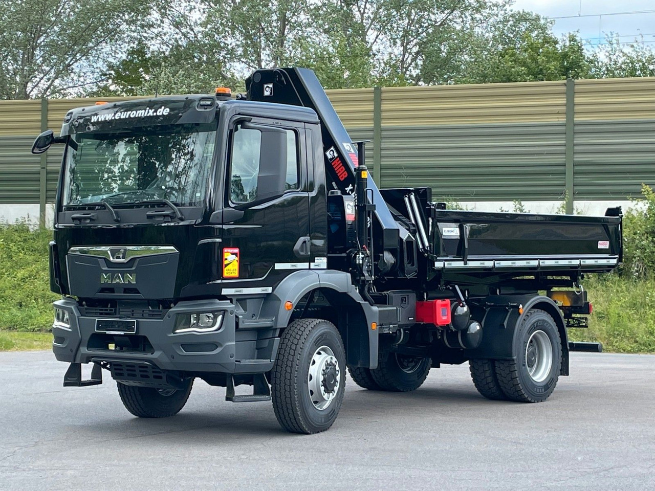 MAN TGM 18.320 4x4 Euro6e Hiab X Hiduo 228-4 - Самосвал камион, Камион с кран: снимка 2 MAN TGM 18.320 4x4 Euro6e Hiab X Hiduo 228-4 - Самосвал камион, Камион с кран: снимка 2