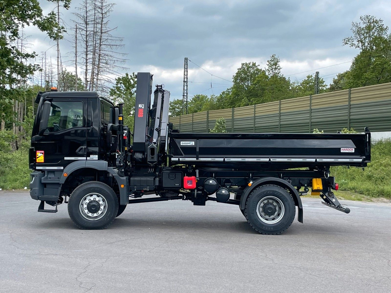 MAN TGM 18.320 4x4 Euro6e Hiab X Hiduo 228-4 - Самосвал камион, Камион с кран: снимка 4 MAN TGM 18.320 4x4 Euro6e Hiab X Hiduo 228-4 - Самосвал камион, Камион с кран: снимка 4
