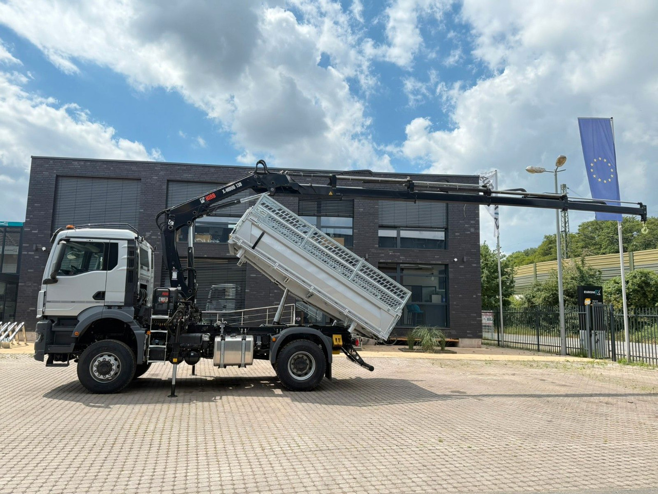 MAN TGS 18.400 TG3 4x4 Euro6e Hiab X-HiDuo 138DS-4 - Самосвал камион, Камион с кран: снимка 4 MAN TGS 18.400 TG3 4x4 Euro6e Hiab X-HiDuo 138DS-4 - Самосвал камион, Камион с кран: снимка 4