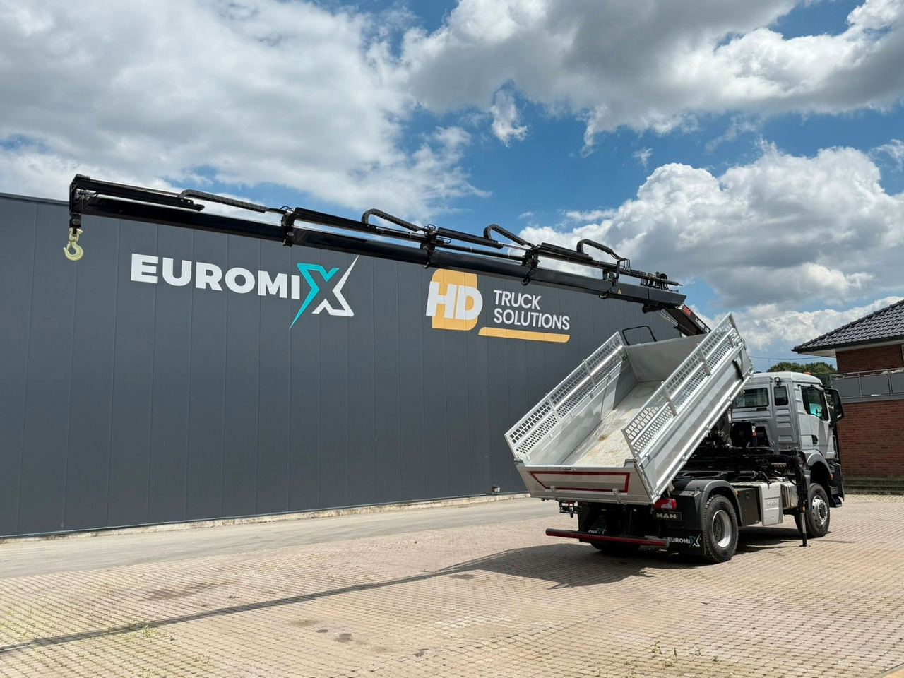 MAN TGS 18.400 TG3 4x4 Euro6e Hiab X-HiDuo 138DS-4 - Самосвал камион, Камион с кран: снимка 5 MAN TGS 18.400 TG3 4x4 Euro6e Hiab X-HiDuo 138DS-4 - Самосвал камион, Камион с кран: снимка 5
