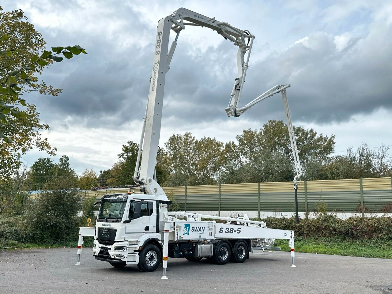 MAN TGS 26.510 6x4 SWAN TSP 38-5 160RZ ( 38m ) - Бетон помпа: снимка 2 MAN TGS 26.510 6x4 SWAN TSP 38-5 160RZ ( 38m ) - Бетон помпа: снимка 2
