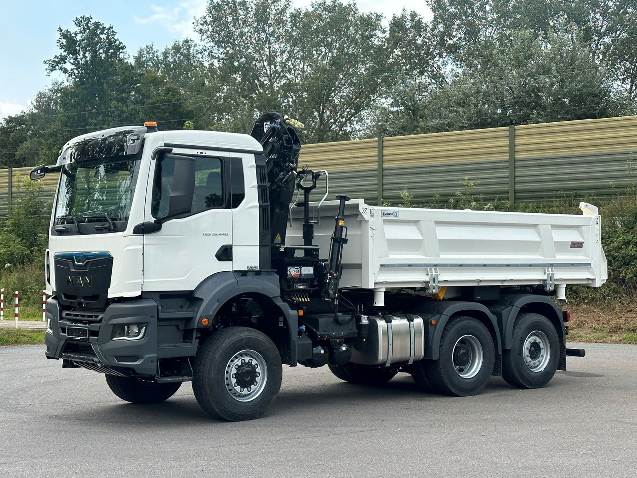 MAN TGS 28.440 6x4-4/3-Seiten- Kipper / Hiab 138-3 - Самосвал камион, Камион с кран: снимка 3 MAN TGS 28.440 6x4-4/3-Seiten- Kipper / Hiab 138-3 - Самосвал камион, Камион с кран: снимка 3