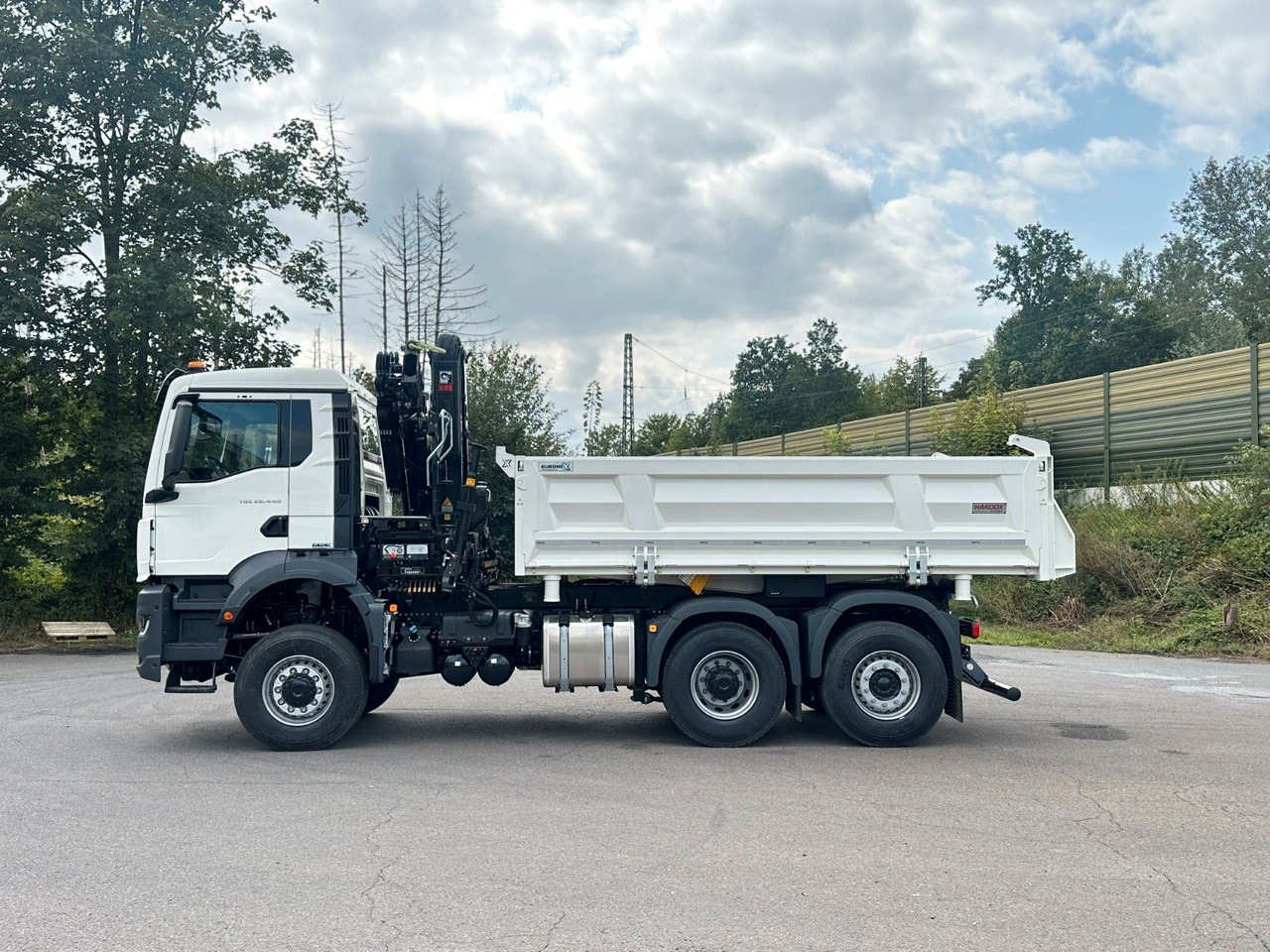 MAN TGS 28.440 6x4-4/3-Seiten- Kipper / Hiab 138-3 - Самосвал камион, Камион с кран: снимка 3 MAN TGS 28.440 6x4-4/3-Seiten- Kipper / Hiab 138-3 - Самосвал камион, Камион с кран: снимка 3