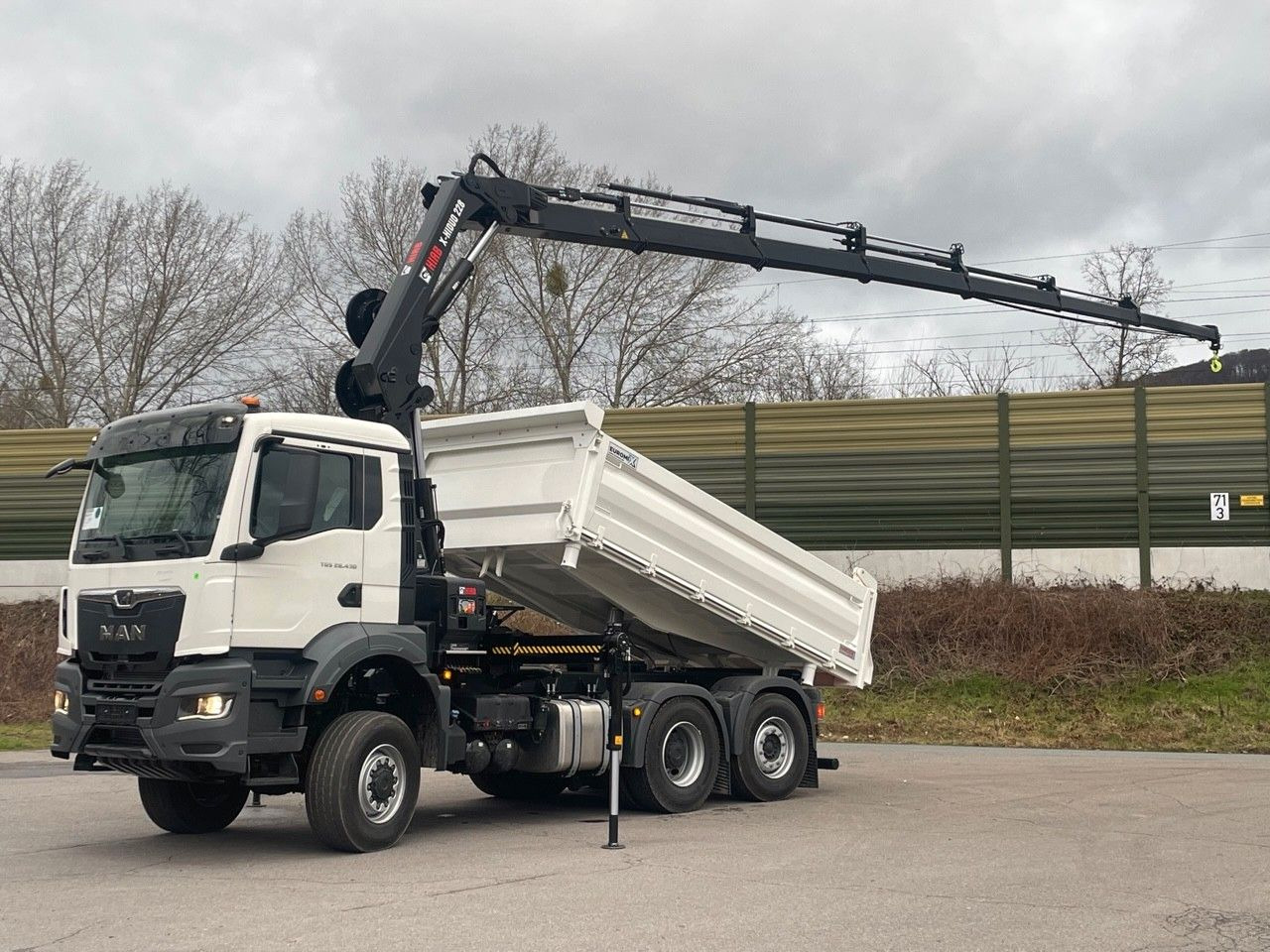 MAN TGS 28.440 6x4-4/3-Seiten- Kipper / Hiab 228-6 - Самосвал камион, Камион с кран: снимка 1 MAN TGS 28.440 6x4-4/3-Seiten- Kipper / Hiab 228-6 - Самосвал камион, Камион с кран: снимка 1