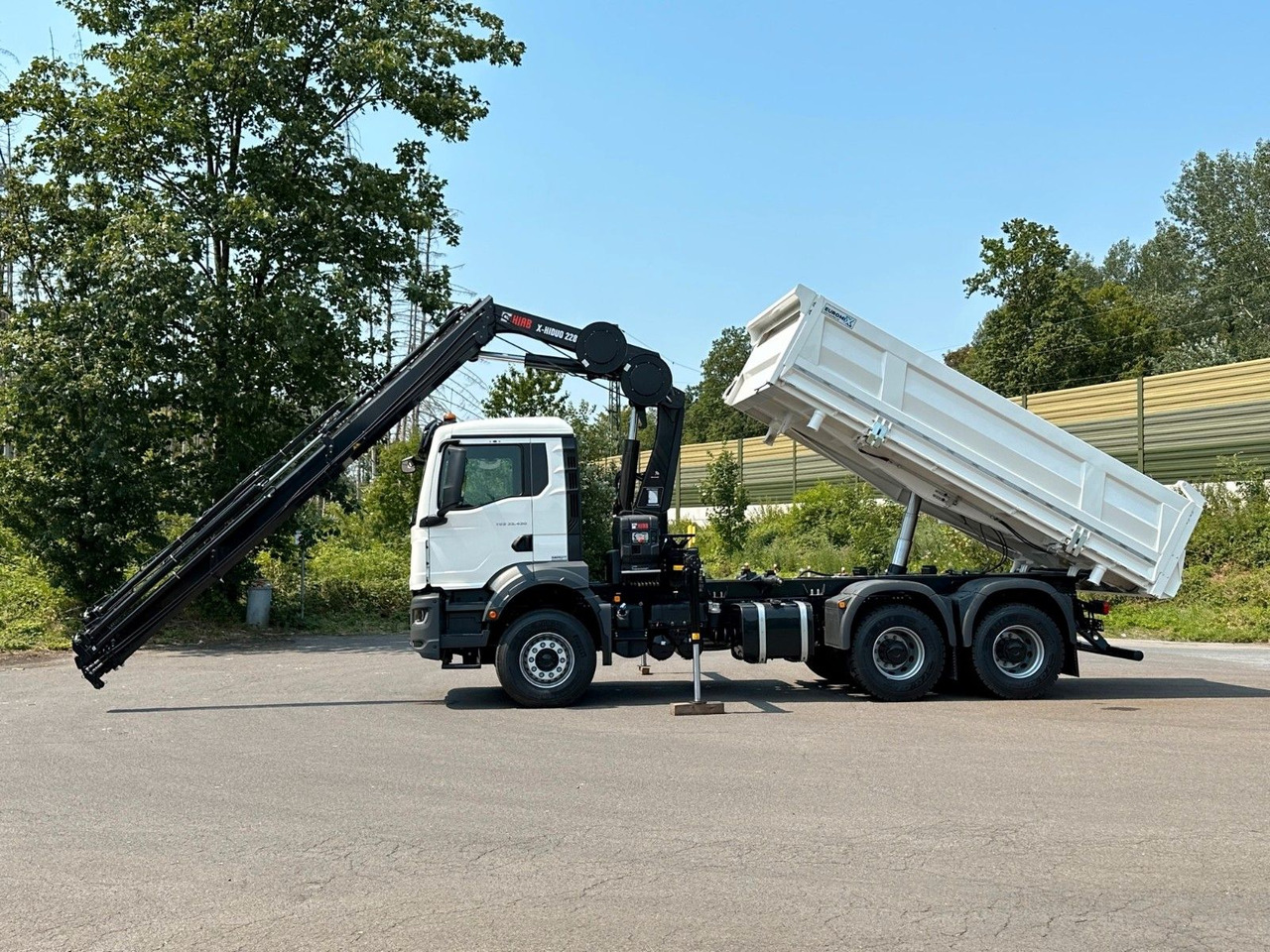 MAN TGS 33.440 6x4 /3-Seiten- Kipper / HIAB 228-6 - Самосвал камион, Камион с кран: снимка 2 MAN TGS 33.440 6x4 /3-Seiten- Kipper / HIAB 228-6 - Самосвал камион, Камион с кран: снимка 2