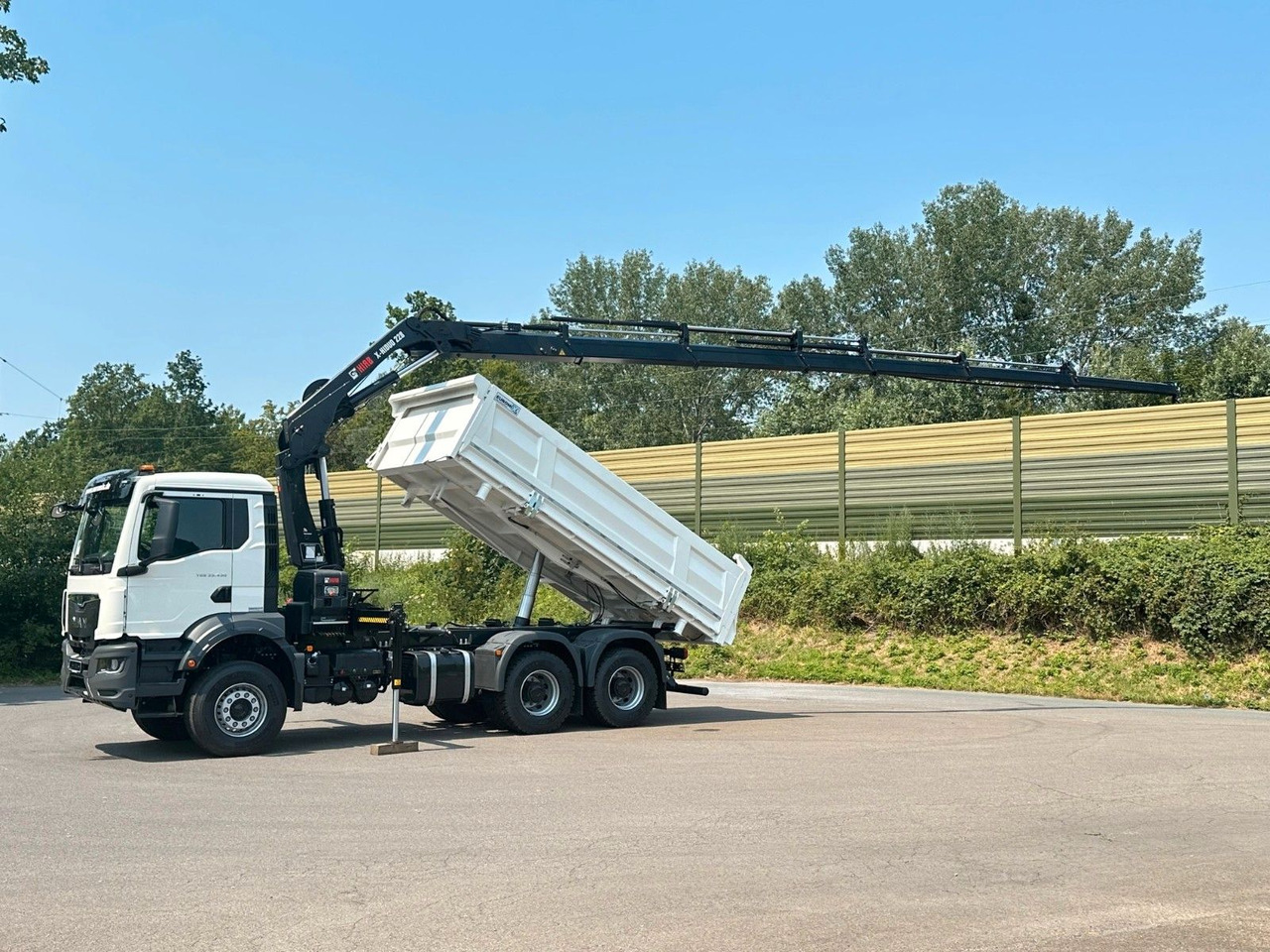 MAN TGS 33.440 6x4 /3-Seiten- Kipper / HIAB 228-6 - Самосвал камион, Камион с кран: снимка 3 MAN TGS 33.440 6x4 /3-Seiten- Kipper / HIAB 228-6 - Самосвал камион, Камион с кран: снимка 3