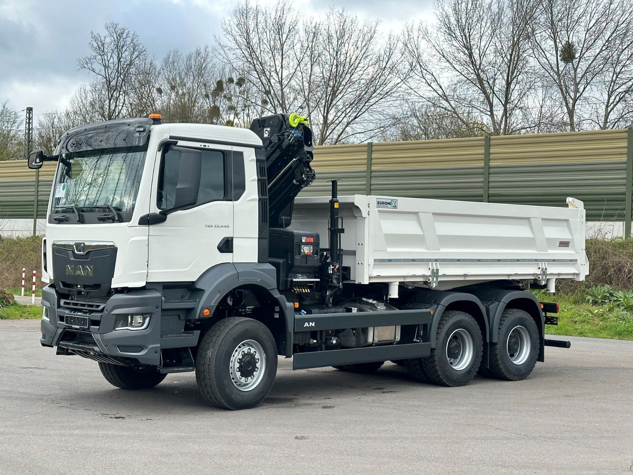 MAN TGS 33.440 6x6 /3-Seiten- Kipper / HIAB 228-4 - Самосвал камион, Камион с кран: снимка 3 MAN TGS 33.440 6x6 /3-Seiten- Kipper / HIAB 228-4 - Самосвал камион, Камион с кран: снимка 3