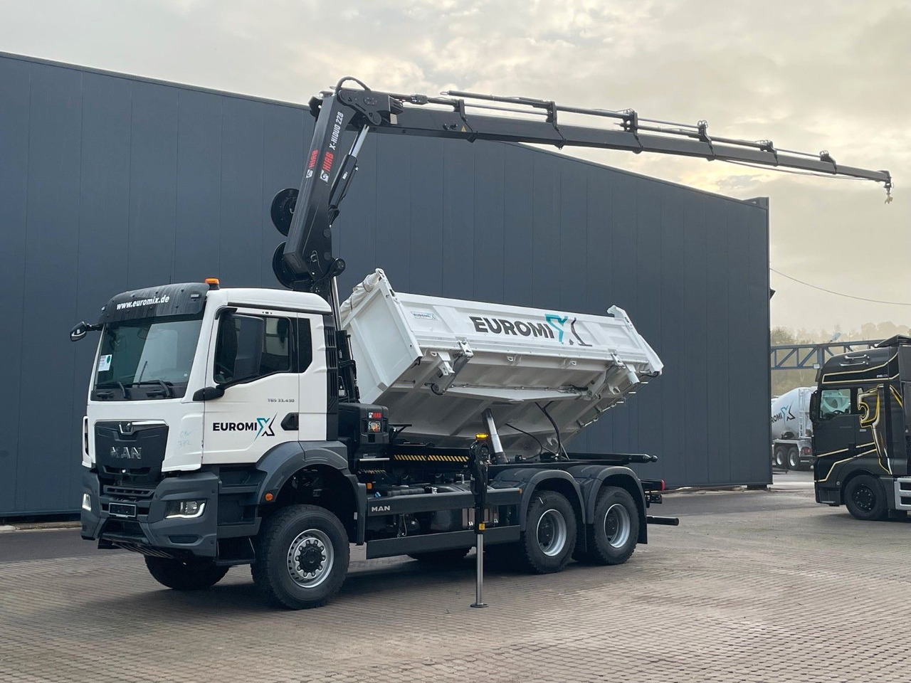 MAN TGS 33.440 6x6 /3-Seiten- Kipper / HIAB 228-6 - Самосвал камион, Камион с кран: снимка 1 MAN TGS 33.440 6x6 /3-Seiten- Kipper / HIAB 228-6 - Самосвал камион, Камион с кран: снимка 1