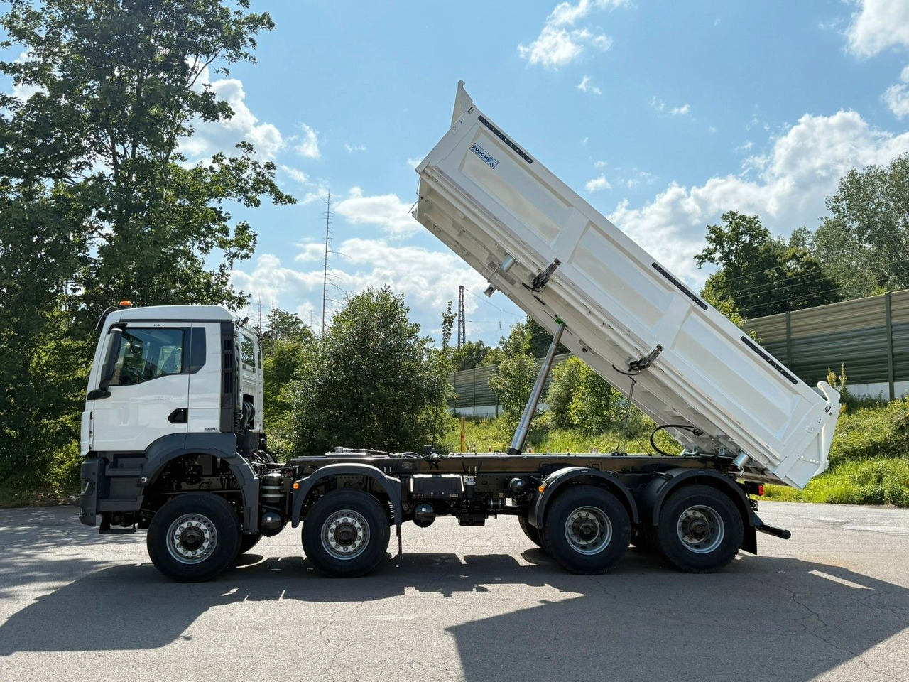 MAN TGS 35.480 8x8 EuromixMTP 3-Seiten-Kipper - Самосвал камион: снимка 3 MAN TGS 35.480 8x8 EuromixMTP 3-Seiten-Kipper - Самосвал камион: снимка 3