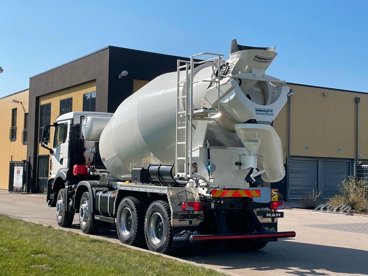 MAN TGS 35.520 8x4 /Euro6e EuromixMTP EM 10 L - Бетоновоз: снимка 5 MAN TGS 35.520 8x4 /Euro6e EuromixMTP EM 10 L - Бетоновоз: снимка 5