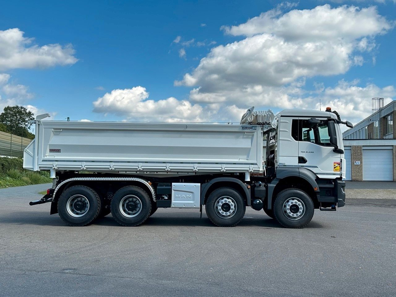 MAN TGS 41.440 8x4 EuromixMTP 3-Seiten-Kipper - Самосвал камион: снимка 5 MAN TGS 41.440 8x4 EuromixMTP 3-Seiten-Kipper - Самосвал камион: снимка 5