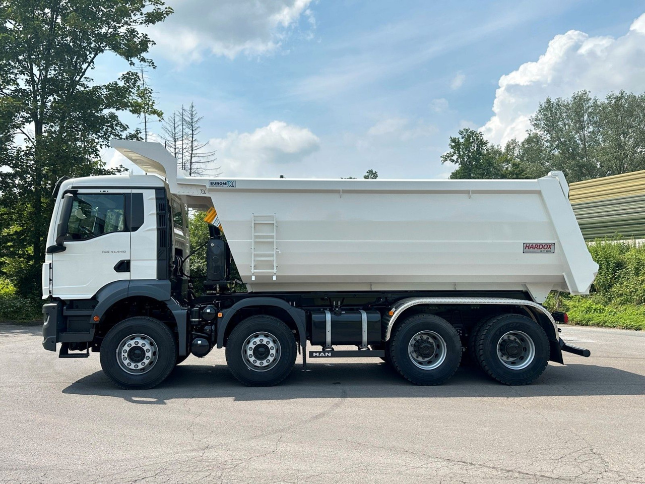 MAN TGS 41.440 8x4 EuromixMTP Mulden-Kipper - Самосвал камион: снимка 2 MAN TGS 41.440 8x4 EuromixMTP Mulden-Kipper - Самосвал камион: снимка 2